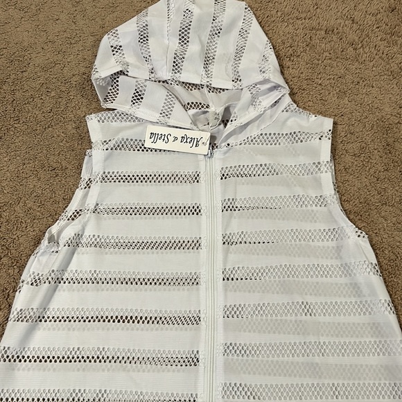 Brand new cover up - Picture 2 of 2